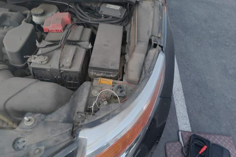 Used Ford Explorer 2013 3.5L Deluxe Model Engine Bay Left