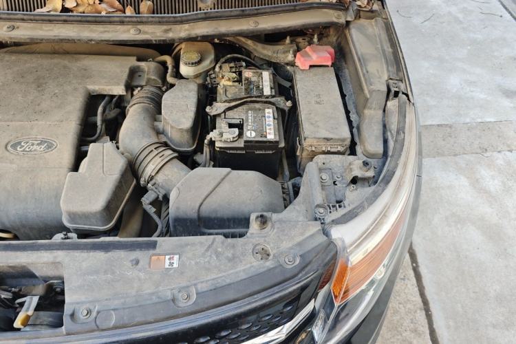Used Ford Explorer 2013 3.5L Deluxe Model Engine Bay Left