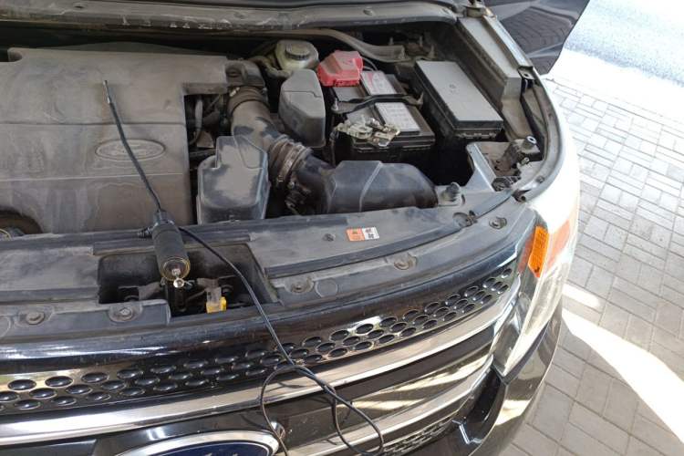 Used Ford Explorer 2013 3.5L Deluxe Model Engine Bay Left