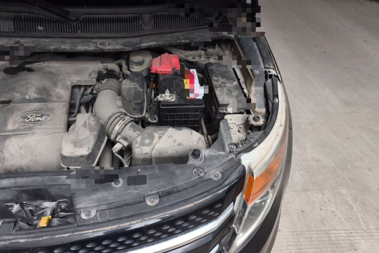Used Ford Explorer 2013 3.5L Deluxe Model Engine Bay Left