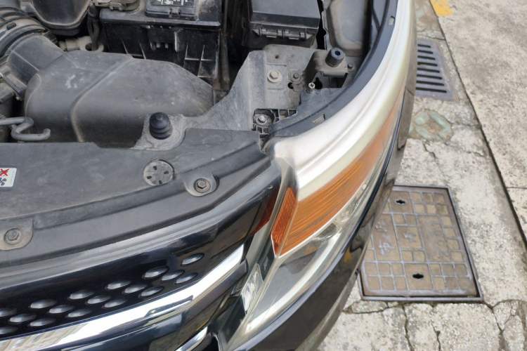 Used Ford Explorer 2013 3.5L Deluxe Model Engine Bay Left