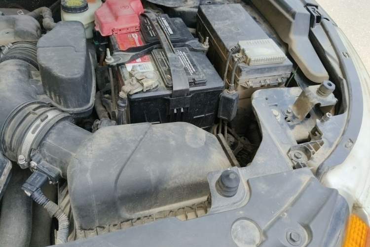 Used Ford Explorer 2013 3.5L Deluxe Model Engine Bay Left