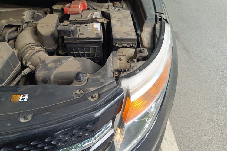 Used Ford Explorer 2013 3.5L Deluxe Model Engine Bay Left