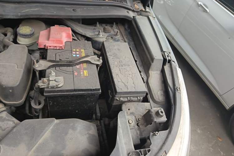 Used Ford Explorer 2013 3.5L Deluxe Model Engine Bay Left