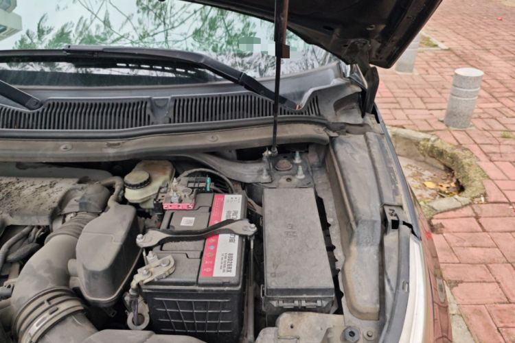 Used Ford Explorer 2013 3.5L Deluxe Model Engine Bay Left