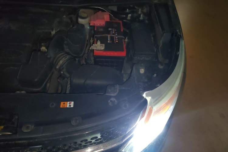 Used Ford Explorer 2013 3.5L Deluxe Model Engine Bay Left