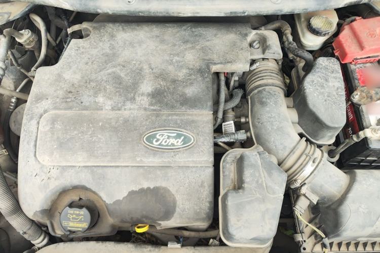 Used Ford Explorer 2013 3.5L Deluxe Model Engine Bay