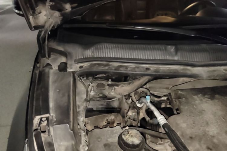 Used Ford Explorer 2013 3.5L Deluxe Model Engine Bay Right