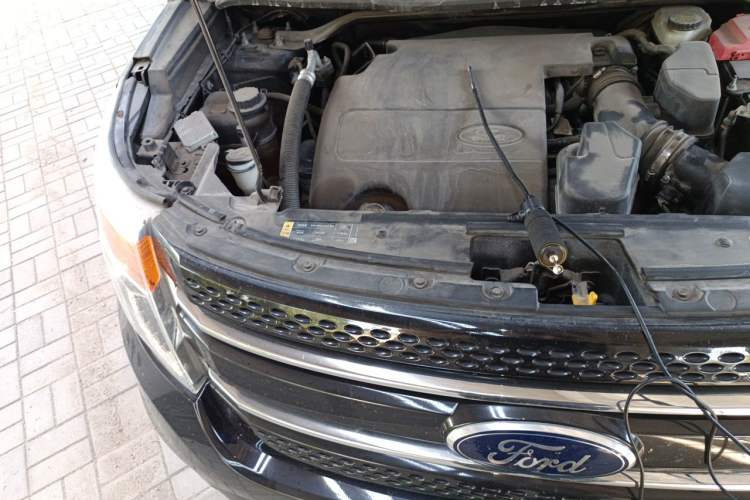 Used Ford Explorer 2013 3.5L Deluxe Model Engine Bay Right