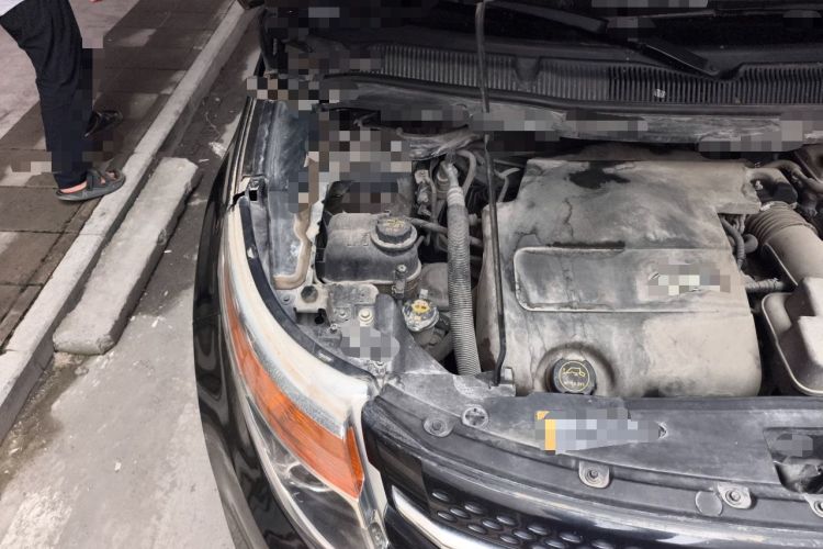 Used Ford Explorer 2013 3.5L Deluxe Model Engine Bay Right