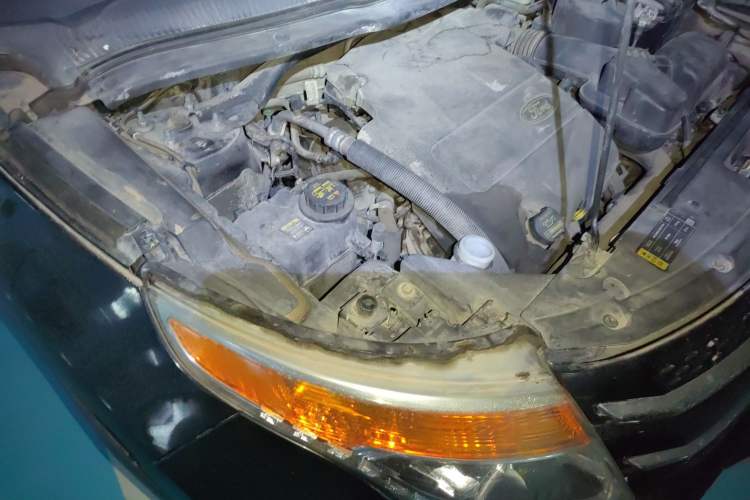 Used Ford Explorer 2013 3.5L Deluxe Model Engine Bay Right