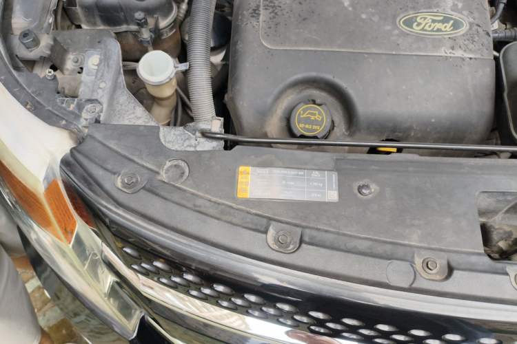 Used Ford Explorer 2013 3.5L Deluxe Model Engine Bay Right