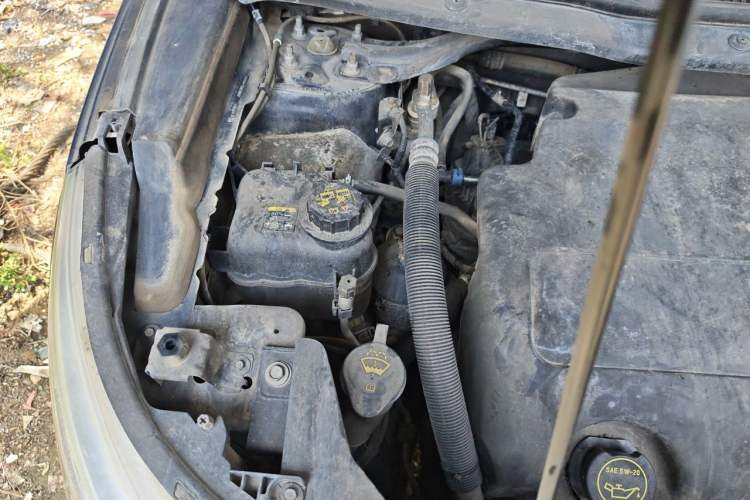 Used Ford Explorer 2013 3.5L Deluxe Model Engine Bay Right