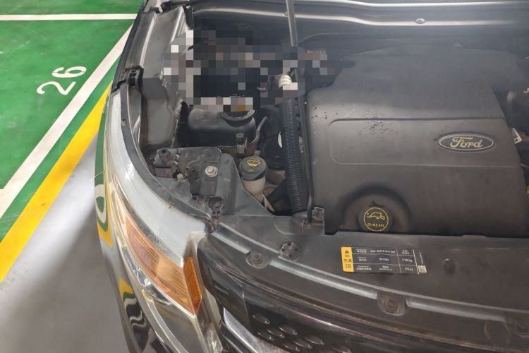 Used Ford Explorer 2013 3.5L Deluxe Model Engine Bay Right