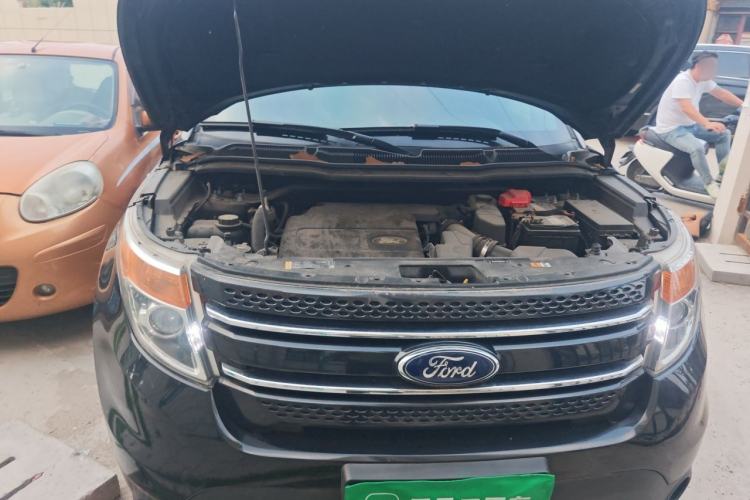 Used Ford Explorer 2013 3.5L Deluxe Model Engine Bay Right