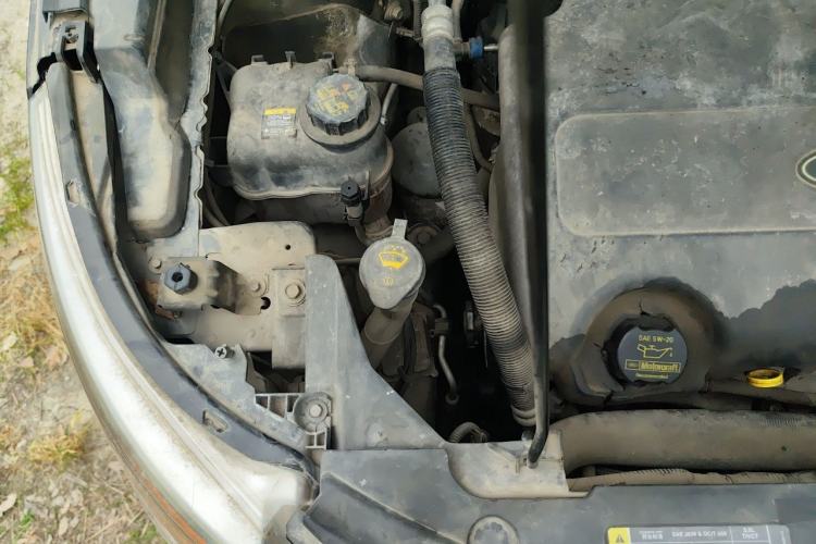 Used Ford Explorer 2013 3.5L Deluxe Model Engine Bay Right