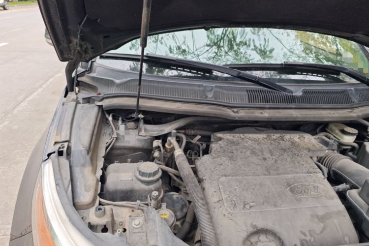 Used Ford Explorer 2013 3.5L Deluxe Model Engine Bay Right