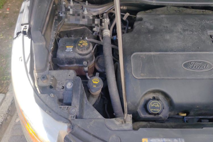 Used Ford Explorer 2013 3.5L Deluxe Model Engine Bay Right
