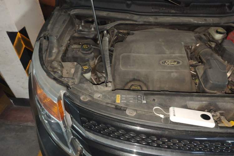 Used Ford Explorer 2013 3.5L Deluxe Model Engine Bay Right