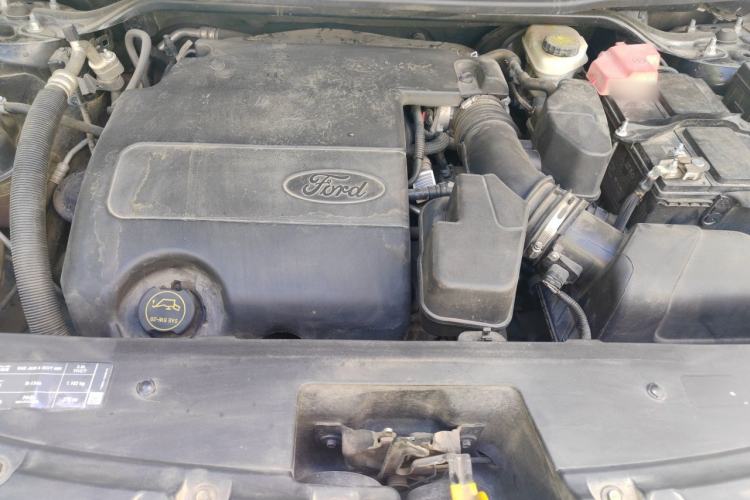 Used Ford Explorer 2013 3.5L Deluxe Model Engine Bay