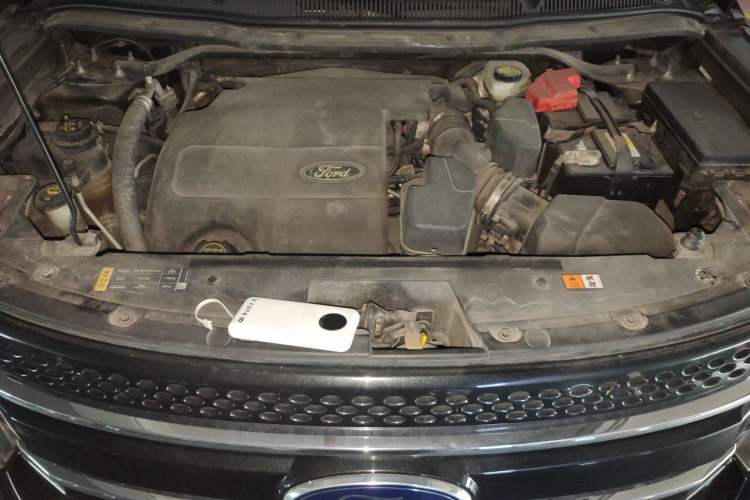 Used Ford Explorer 2013 3.5L Deluxe Model Engine Bay
