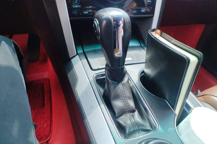Used Ford Explorer 2013 3.5L Deluxe Model Gear Lever