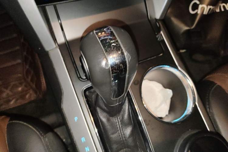 Used Ford Explorer 2013 3.5L Deluxe Model Gear Lever