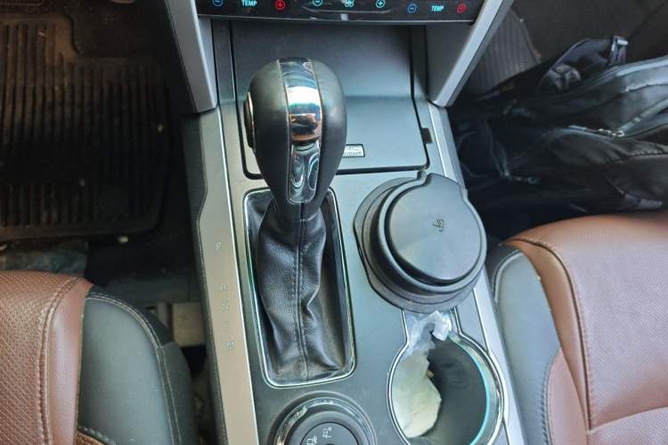 Used Ford Explorer 2013 3.5L Deluxe Model Gear Lever