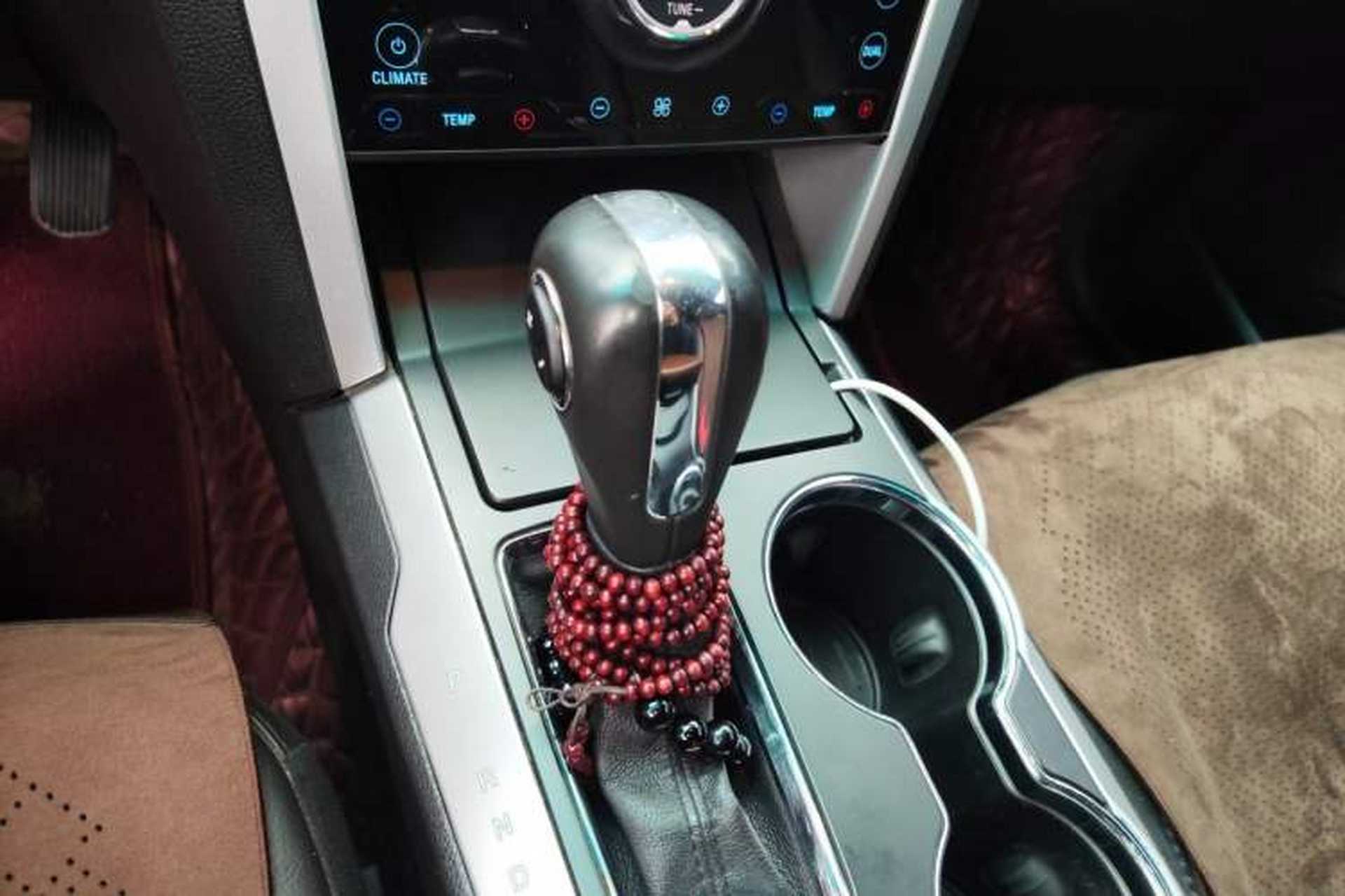 Used Ford Explorer 2013 3.5L Deluxe Model Gear Lever