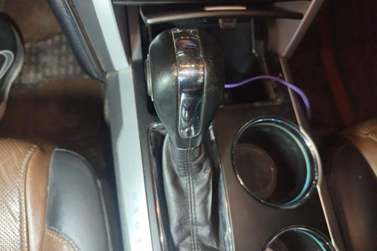 Used Ford Explorer 2013 3.5L Deluxe Model Gear Lever