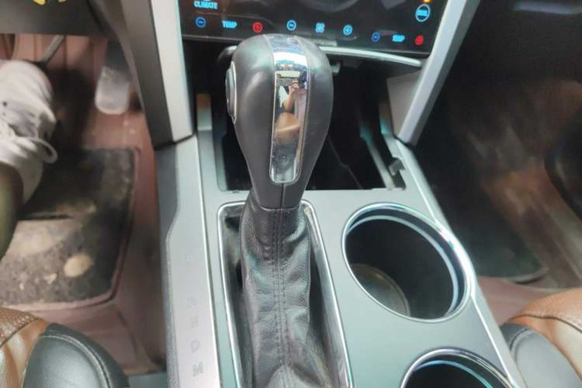 Used Ford Explorer 2013 3.5L Deluxe Model Gear Lever
