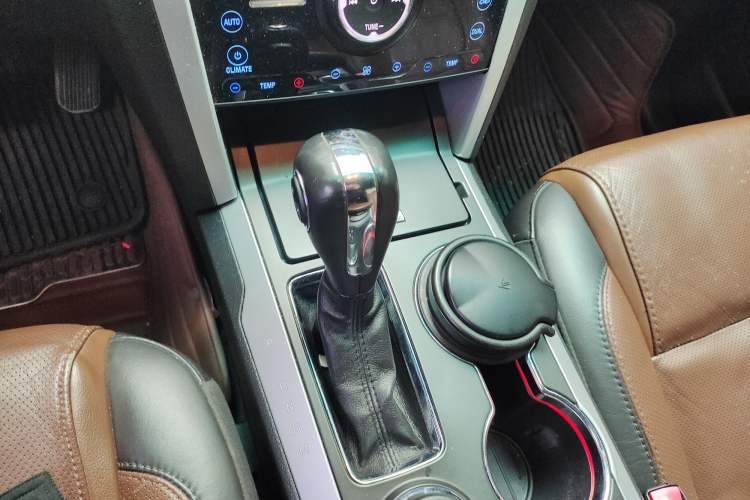 Used Ford Explorer 2013 3.5L Deluxe Model Gear Lever
