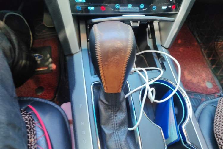 Used Ford Explorer 2013 3.5L Deluxe Model Gear Lever