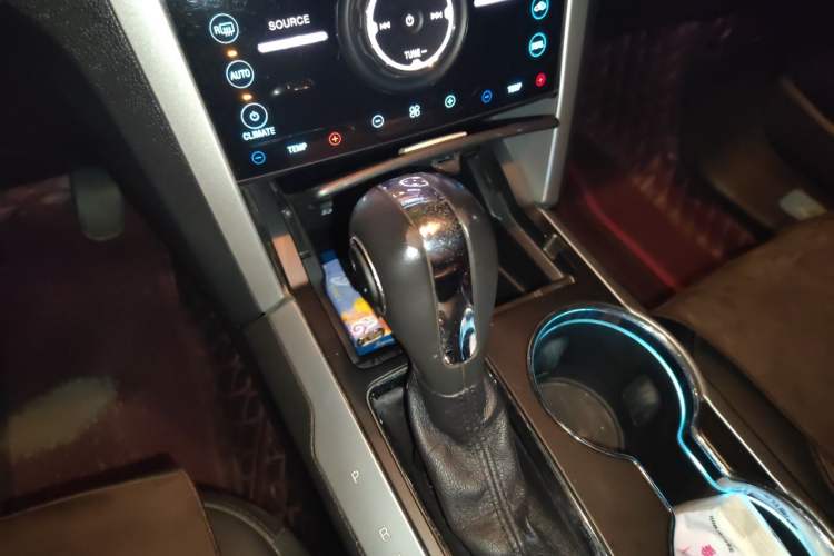 Used Ford Explorer 2013 3.5L Deluxe Model Gear Lever