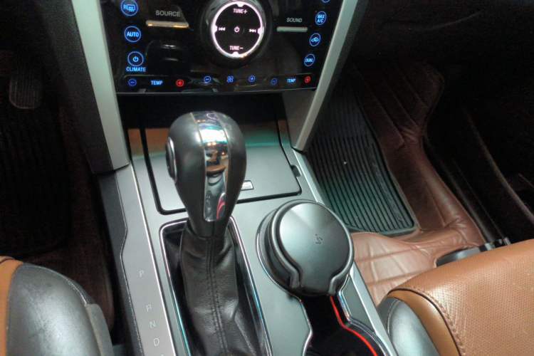 Used Ford Explorer 2013 3.5L Deluxe Model Gear Lever