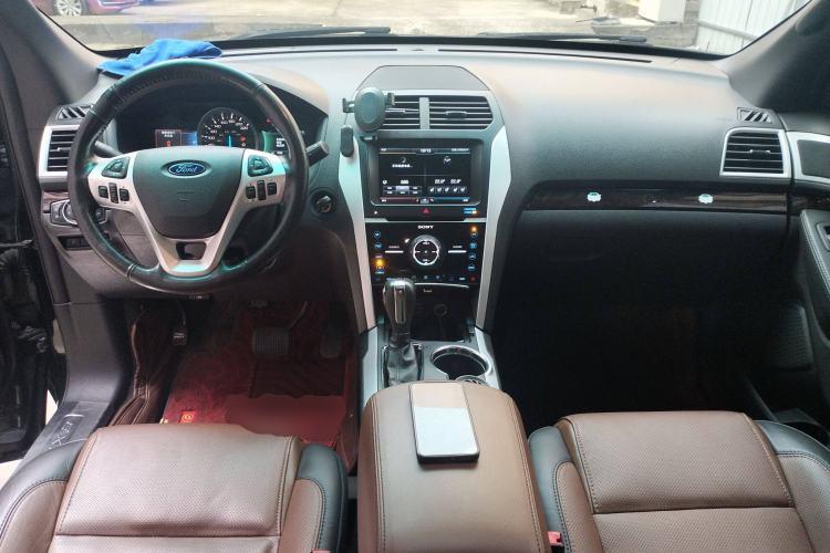 Used Ford Explorer 2013 3.5L Deluxe Model Interior 2