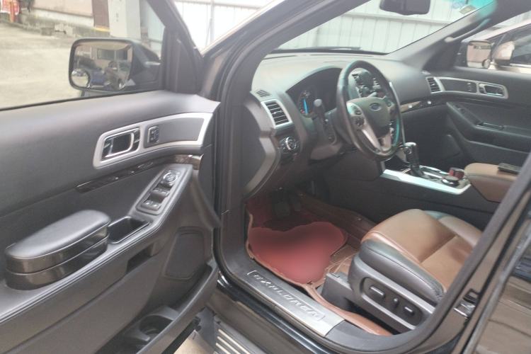 Used Ford Explorer 2013 3.5L Deluxe Model Interior 3