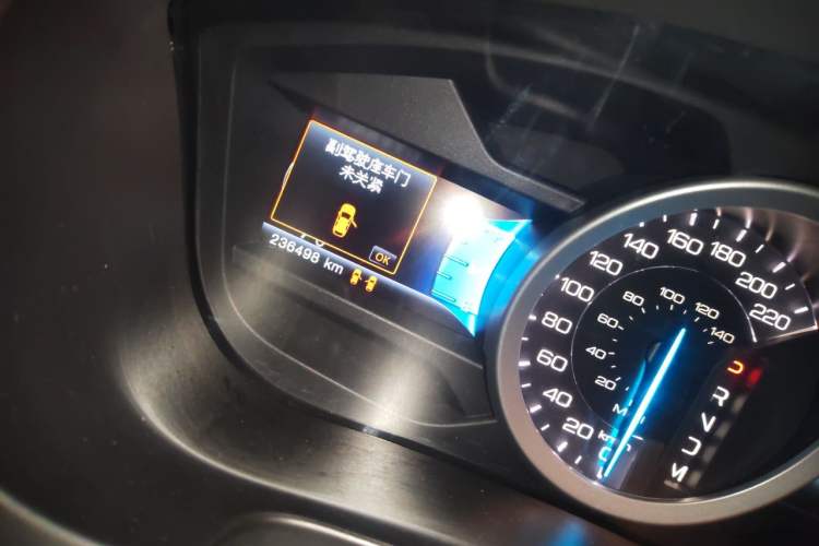 Used Ford Explorer 2013 3.5L Deluxe Model Odometer Close Up