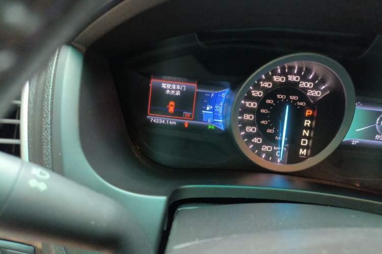Used Ford Explorer 2013 3.5L Deluxe Model Odometer Close Up