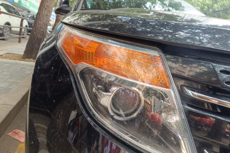 Used Ford Explorer 2013 3.5L Deluxe Model Right Front Headlight