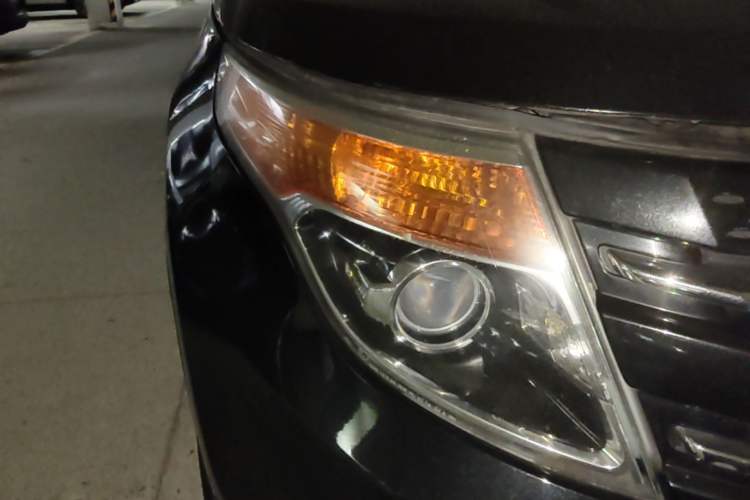 Used Ford Explorer 2013 3.5L Deluxe Model Right Front Headlight