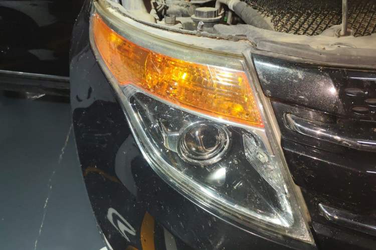 Used Ford Explorer 2013 3.5L Deluxe Model Right Front Headlight
