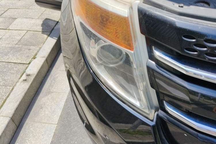 Used Ford Explorer 2013 3.5L Deluxe Model Right Front Headlight