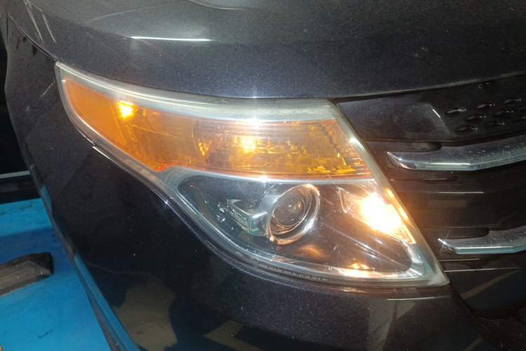 Used Ford Explorer 2013 3.5L Deluxe Model Right Front Headlight