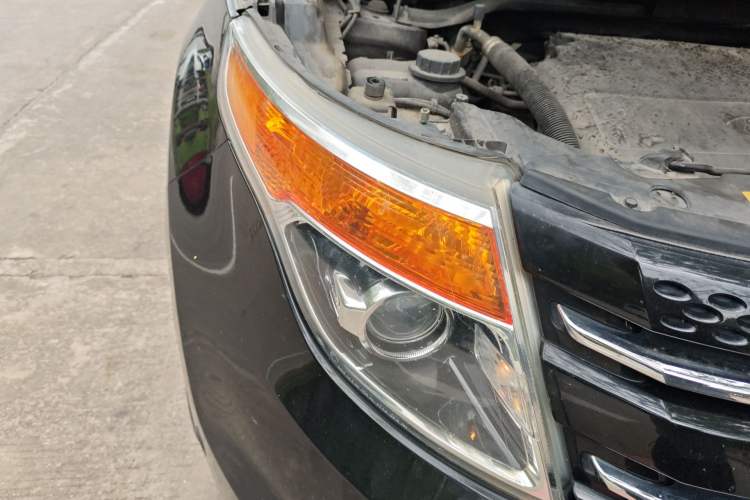 Used Ford Explorer 2013 3.5L Deluxe Model Right Front Headlight