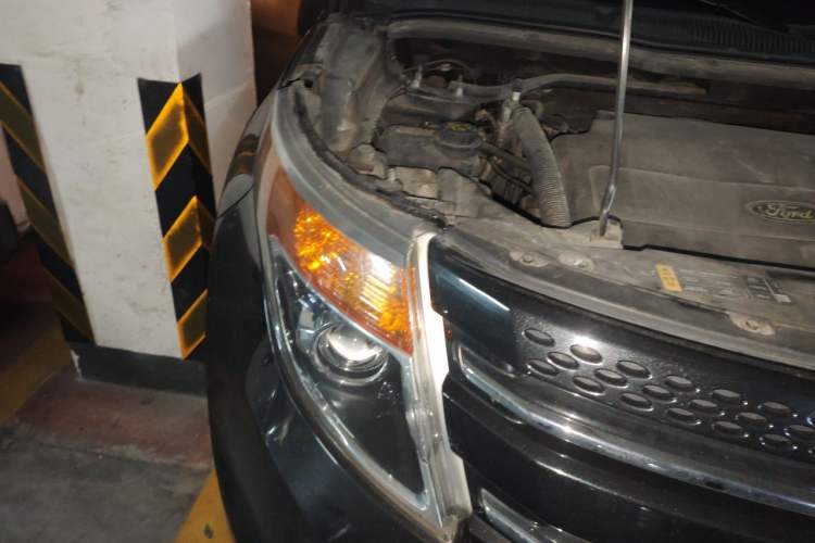 Used Ford Explorer 2013 3.5L Deluxe Model Right Front Headlight