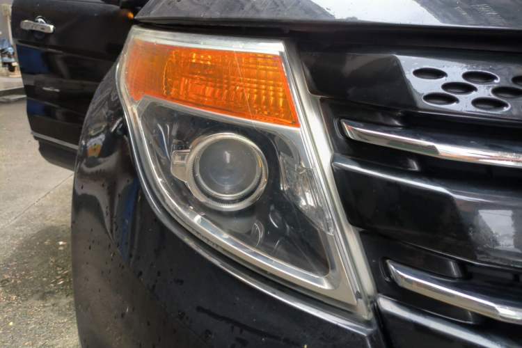 Used Ford Explorer 2013 3.5L Deluxe Model Right Front Headlight
