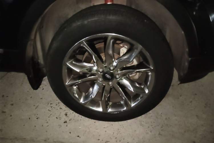 Used Ford Explorer 2013 3.5L Deluxe Model Right Front Wheel Hub