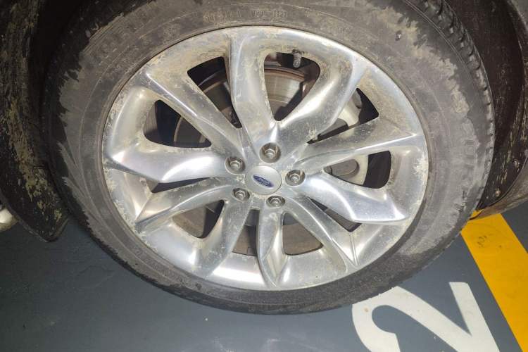 Used Ford Explorer 2013 3.5L Deluxe Model Right Front Wheel Hub