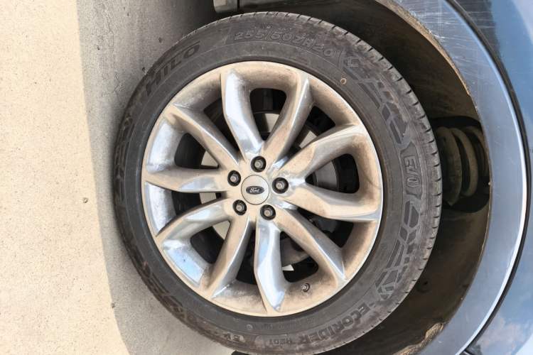 Used Ford Explorer  Right Front Wheel Hub